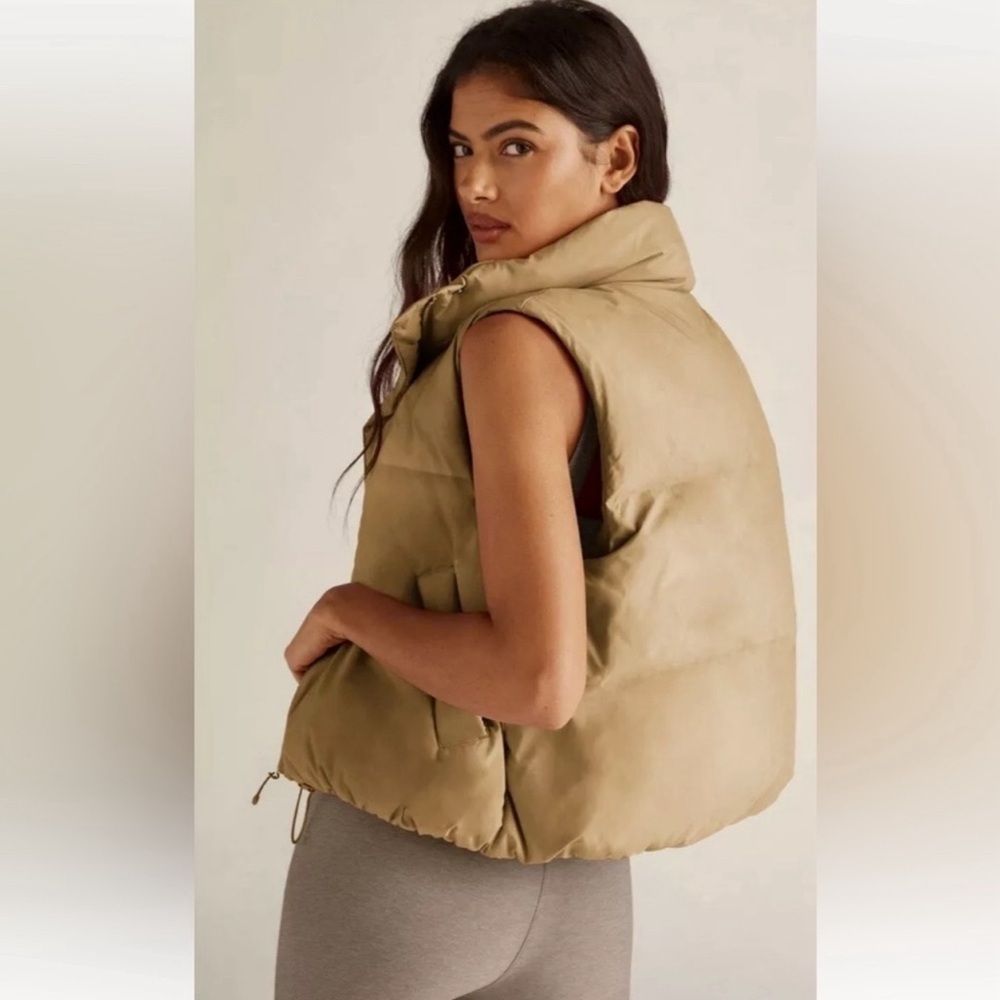 Beyond Yoga Women's Pillow Puffer Vest Duck Down Zip Front Travertine Size L